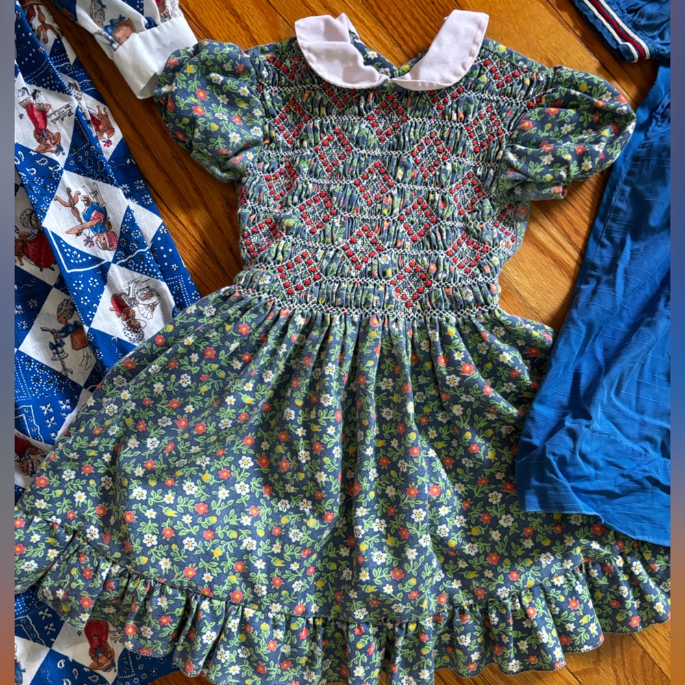 Lot of 3 vintage handmade girls dresses. Size 4-6. Good vintage condition